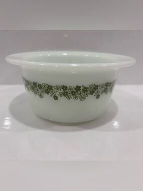 Vintage Pyrex crazy daisy spring blossom green milk glass casserole 6 1/4”